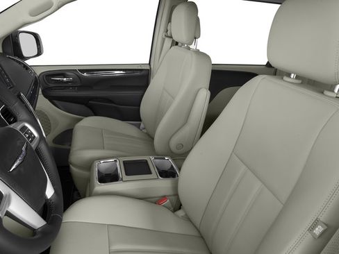 Certified 2016 Chrysler Town & Country Touring w/ Driver Convenience Group FWD image 9
