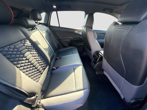 Used 2023 Volkswagen ID.4 Pro S image 29