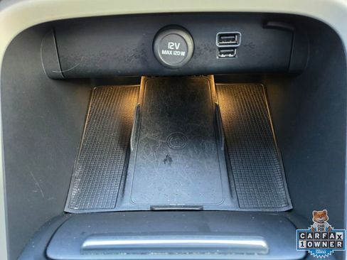 Used 2019 Volvo XC40 T4 Momentum image 40