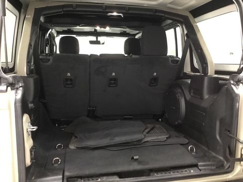 Used 2022 Jeep Wrangler Unlimited Rubicon w/ Xtreme Recon 35" Tire Package AWD/4WD image 12