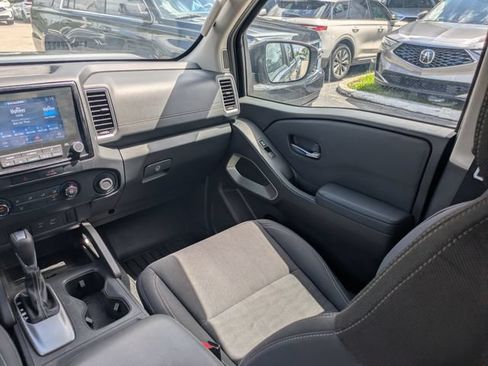 Used 2022 Nissan Frontier SV w/ Technology Package AWD/4WD image 17