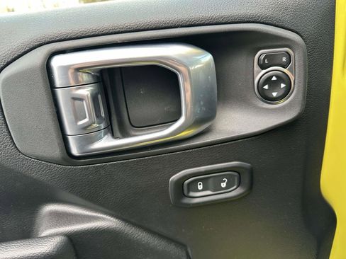 Used 2024 Jeep Gladiator Sport image 17