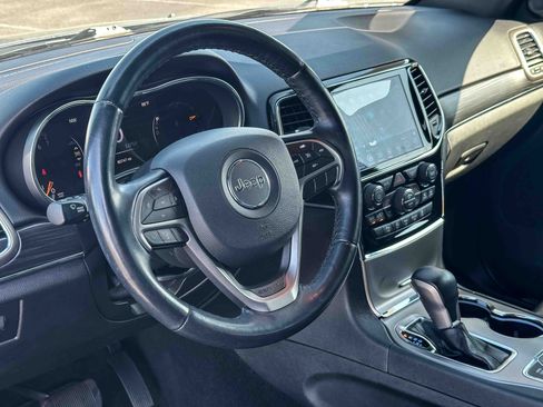 Used 2020 Jeep Grand Cherokee Limited AWD/4WD image 12
