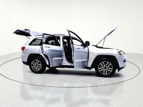 Used 2019 Jeep Grand Cherokee Trailhawk AWD/4WD image 15