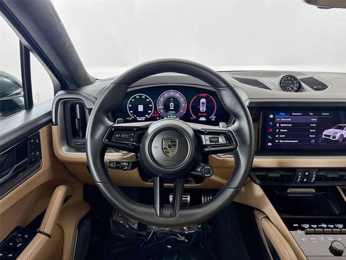 Used 2025 Porsche Cayenne Turbo image 24