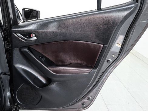 Used 2018 MAZDA MAZDA3 Touring FWD image 46