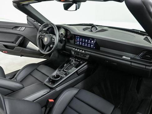 Certified 2024 Porsche 911 image 22