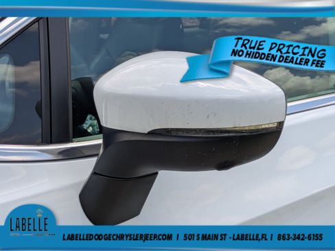 Used 2023 Chrysler Pacifica Touring-L FWD image 9