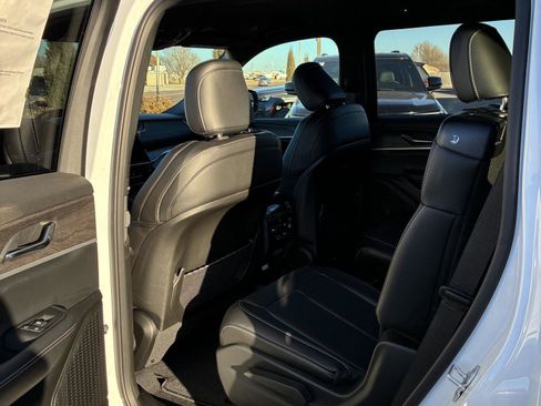 New 2025 Jeep Grand Cherokee L Limited w/ Black Appearance Package image 4