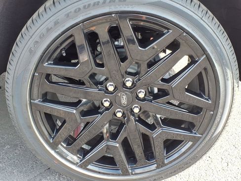 New 2026 Ford Expedition Platinum image 5