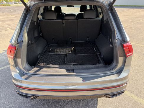 Used 2022 Volkswagen Tiguan SE R-Line AWD/4WD image 16