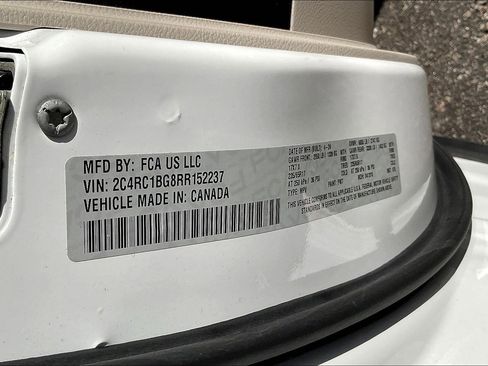 Certified 2024 Chrysler Pacifica Touring-L image 30