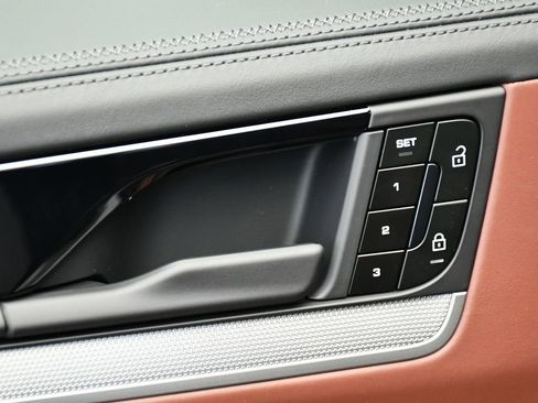 Certified 2025 Porsche Cayenne image 39