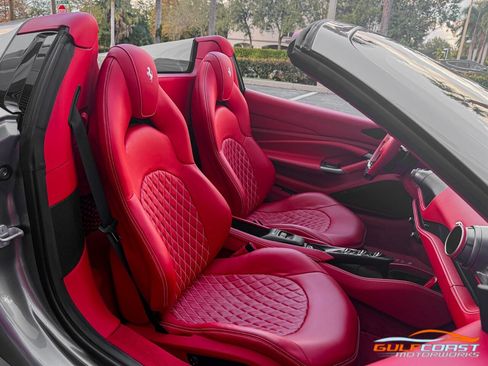 Used 2021 Ferrari F8 Tributo image 32