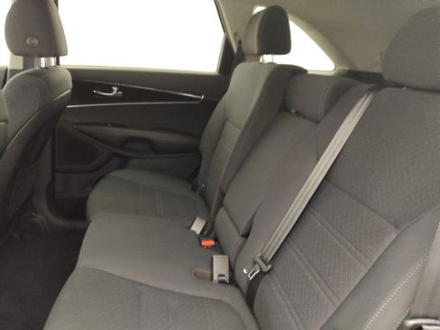 Used 2019 Kia Sorento AWD w/ LX Convenience Package image 18