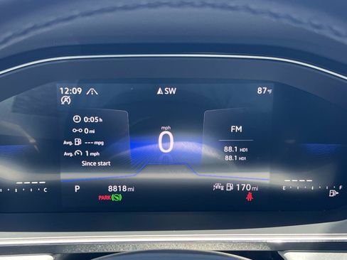Used 2025 Volkswagen Jetta SE FWD image 11