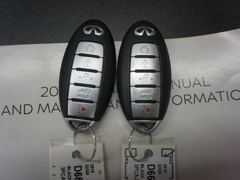 Used 2019 INFINITI QX50 Essential w/ Sensory Package AWD/4WD image 16