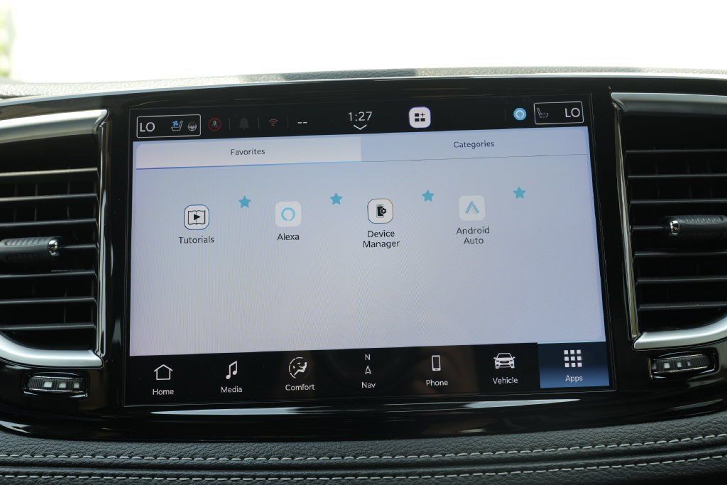 Used 2025 Chrysler Pacifica Limited FWD image 62