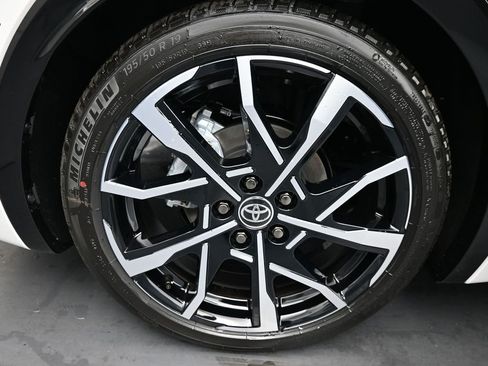 New 2026 Toyota Prius Plug-In Hybrid FWD image 13