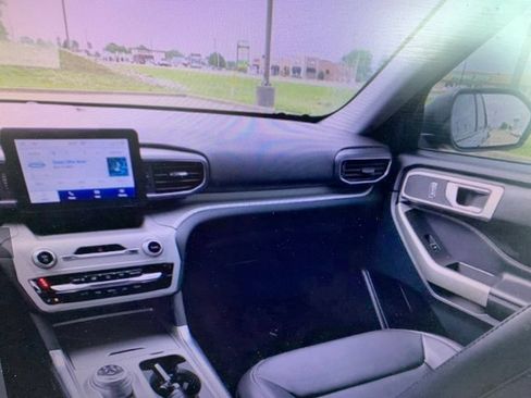 Used 2023 Ford Explorer XLT w/ Equipment Group 202A AWD/4WD image 12