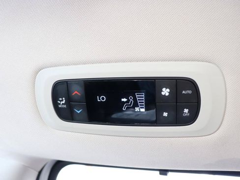Used 2024 Chrysler Pacifica Touring-L FWD image 24