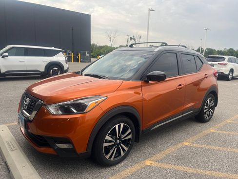 Used 2020 Nissan Kicks SR w/ SR Premium Package FWD image 1