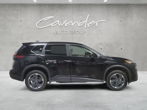 Used 2025 Nissan Rogue SV FWD image 17