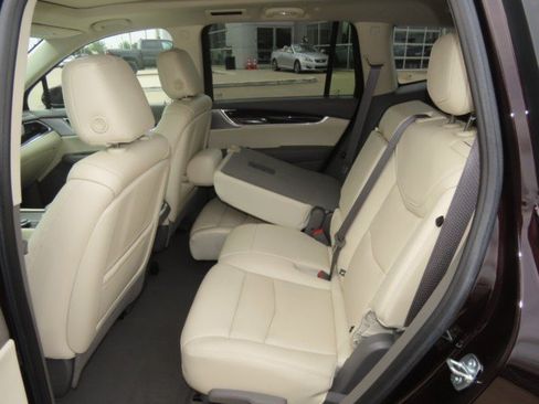 Used 2020 Cadillac XT6 Premium Luxury FWD image 18