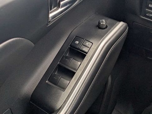 Used 2021 Toyota Highlander XLE FWD image 21