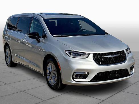 New 2026 Chrysler Pacifica Limited image 2