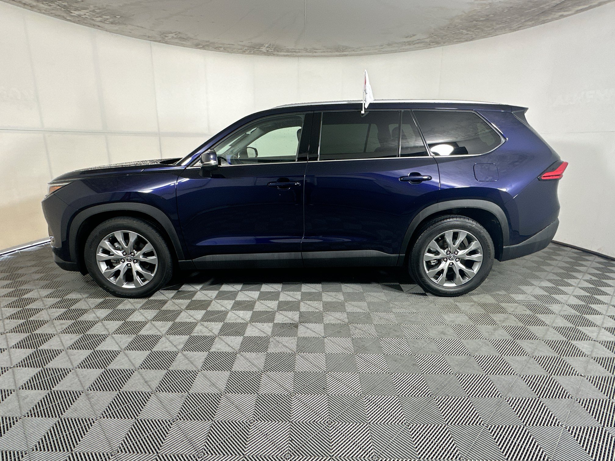 Certified 2024 Toyota Grand Highlander FWD image 6
