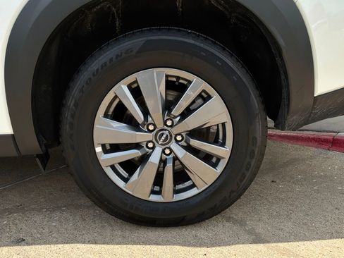 Used 2025 Nissan Pathfinder SV FWD image 9
