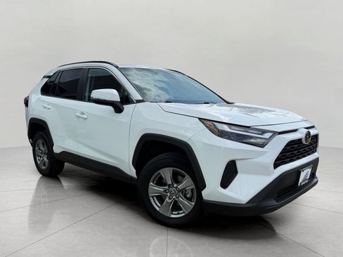 Used 2025 Toyota RAV4 XLE AWD/4WD image 1