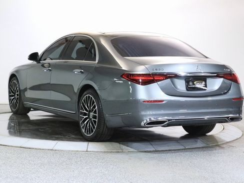 Used 2022 Mercedes-Benz S 580 4MATIC Sedan w/ Rear Seat Package image 2