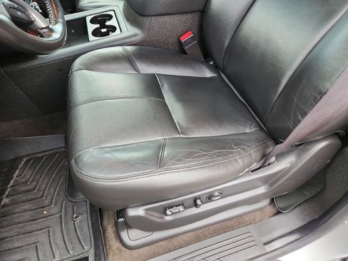 Used 2014 Chevrolet Suburban LT w/ Luxury Package image 7