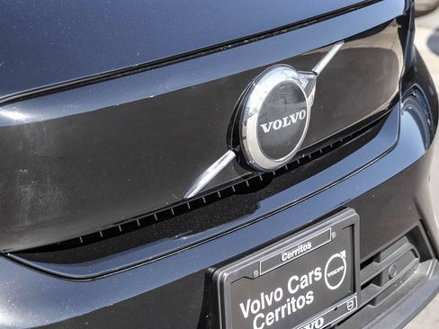 Used 2023 Volvo C40 P8 Recharge Core AWD/4WD image 5