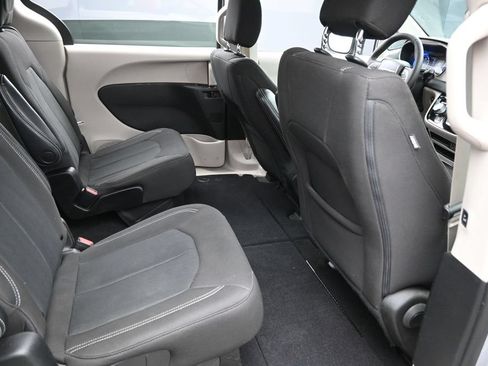 Used 2022 Chrysler Voyager LX FWD image 31