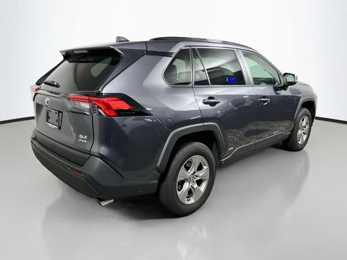 Used 2025 Toyota RAV4 XLE AWD/4WD image 4