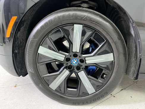 Used 2023 BMW iX xDrive50 w/ Sport Package image 18