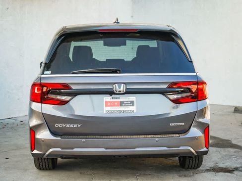 New 2026 Honda Odyssey Touring image 5