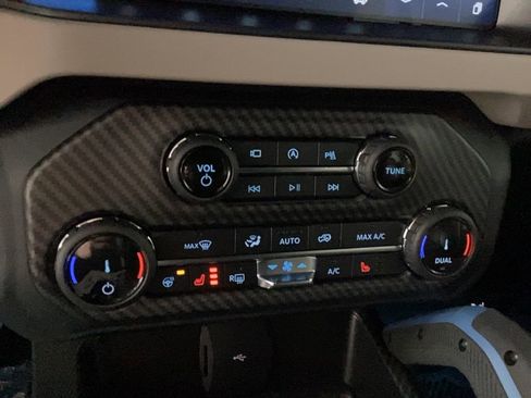 Used 2022 Ford Bronco Wildtrak image 26