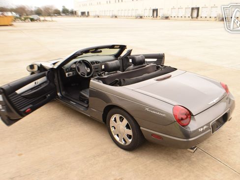 Used 2003 Ford Thunderbird image 8