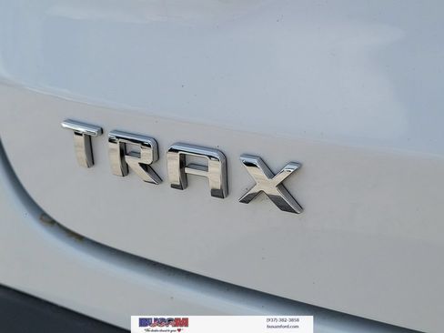 Used 2025 Chevrolet Trax LT FWD image 7