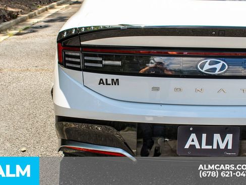 Used 2025 Hyundai Sonata SEL FWD image 12