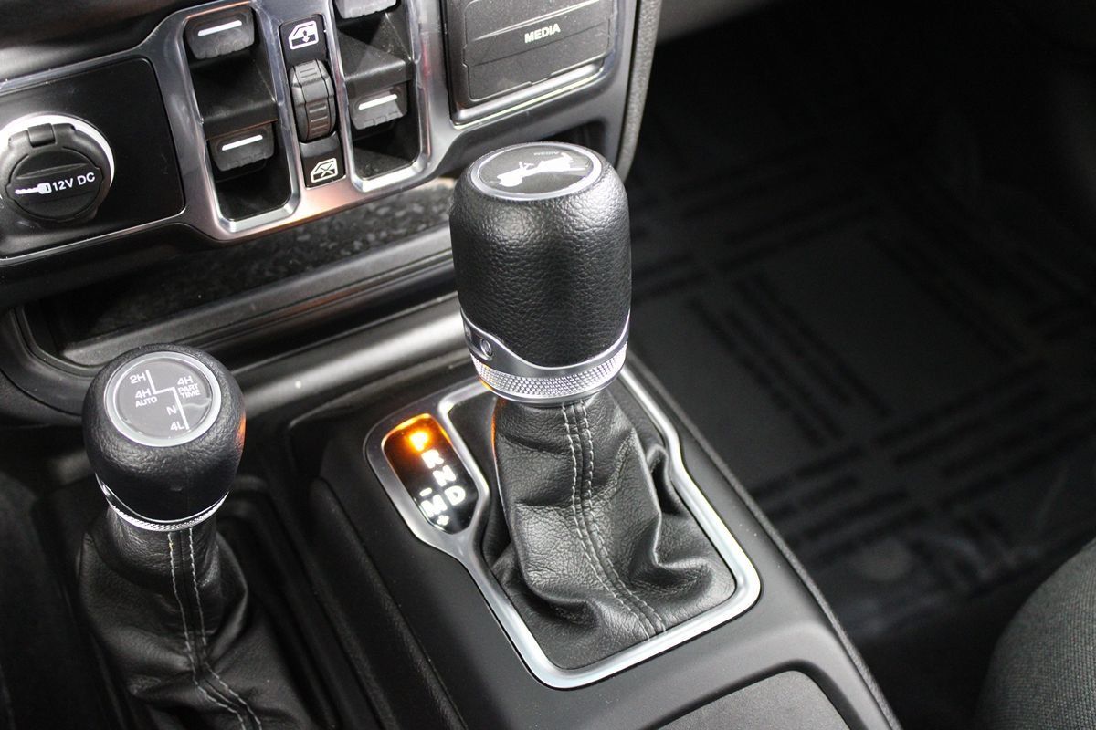 Used 2024 Jeep Wrangler Unlimited AWD/4WD image 18