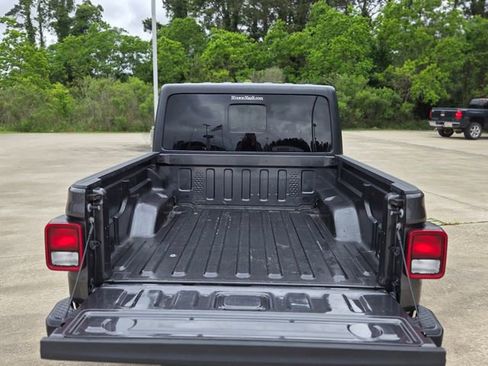 Used 2021 Jeep Gladiator Sport AWD/4WD image 5