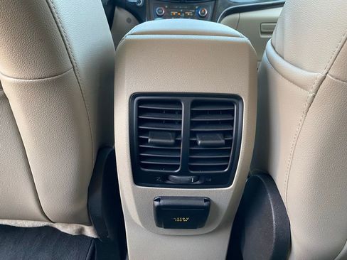 Used 2017 Ford Escape Titanium image 33