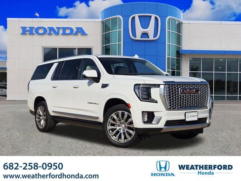 Used 2021 GMC Yukon XL Denali image 1