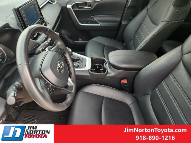 Used 2022 Toyota RAV4 XLE Premium AWD/4WD image 14