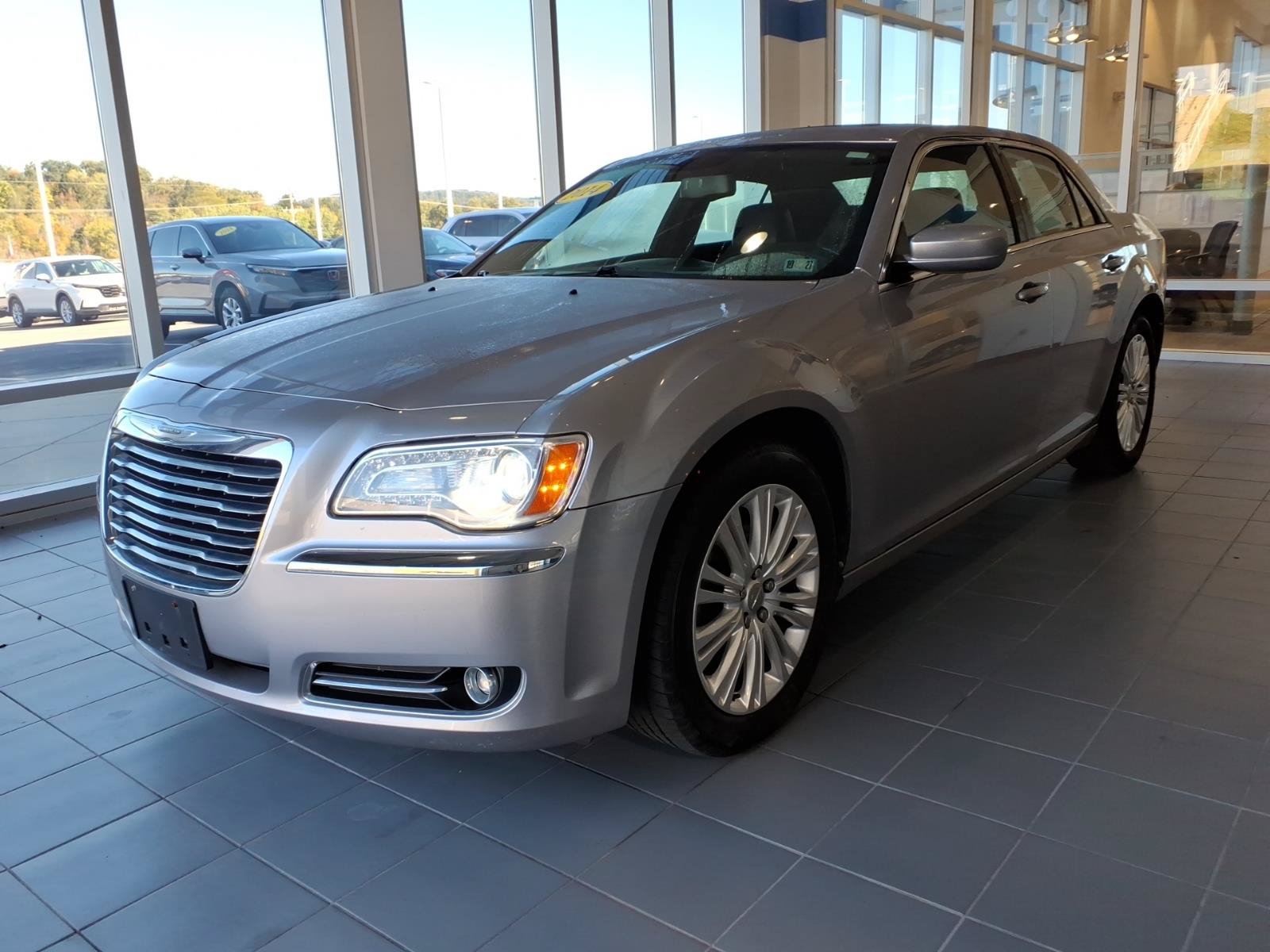 Used 2014 Chrysler 300 AWD w/ Driver Convenience Group image 8